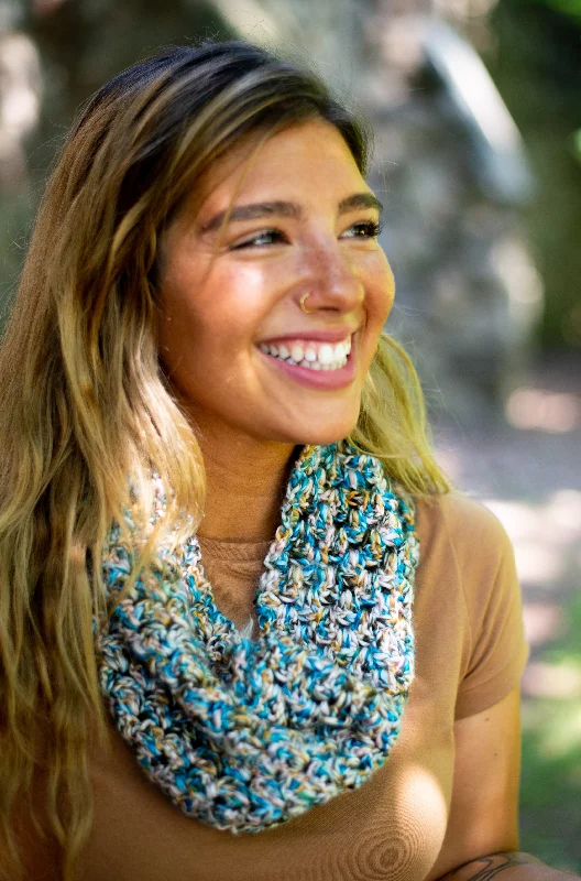  -Anti-scratch sofa protective coverFerret Cowl (Crochet)