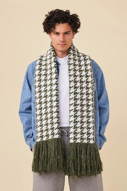 - Pet stroller can be taken on the planeDOGTOOTH ALPACA OVERSIZED SCARF - MOSS