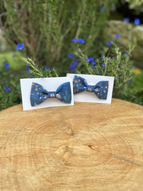  -Anti-scratch scratching board AND cat bed in oneFirefly Cat Bow Tie (Blue)
