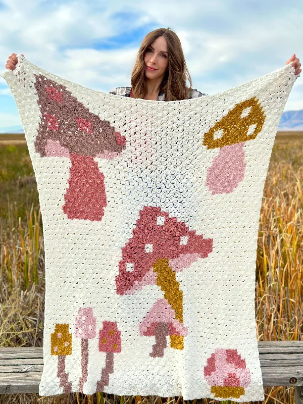 - ​​Christmas pet Christmas clothingCrochet Kit - Mushroom Medley Throw