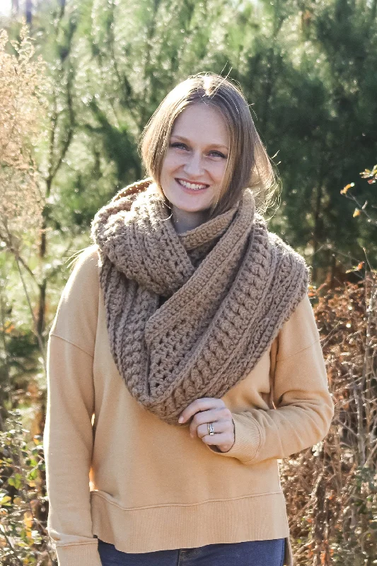  -Anti-scratch sofa protective coverCrochet Kit - Multitude Cowl