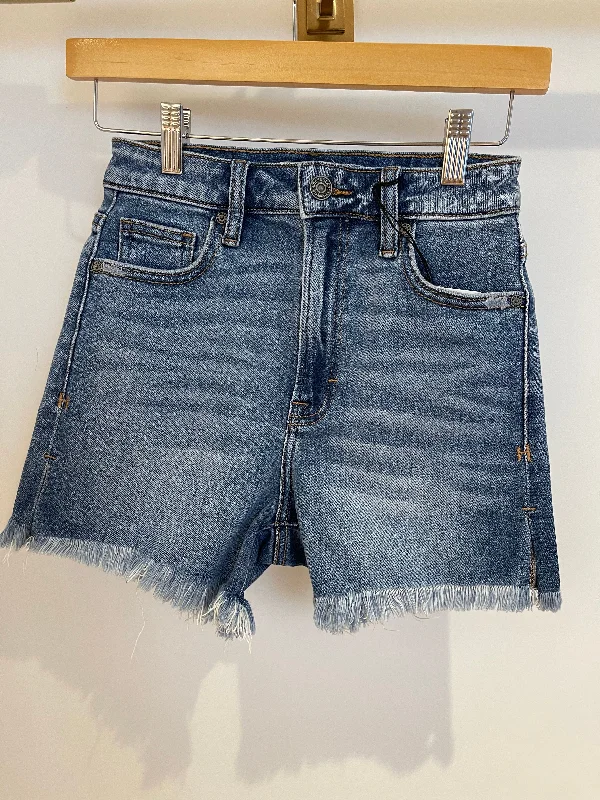 Medium Blue Wash Stretch Frayed Mom Shorts