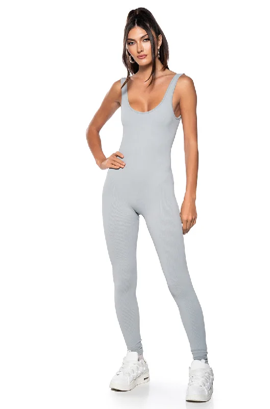 HOT GIRL WALK SLEEVESS CATSUIT